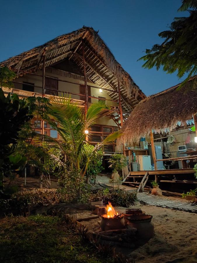 Casa Surf Lodge - Praia do Tofo Exteriör bild